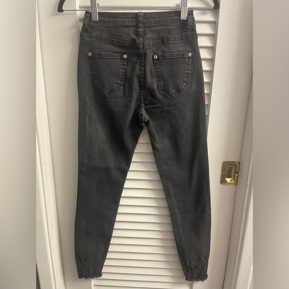 Pretty Little Thing PLT Blk Washed Distressed Cropped Skinny Jeans, Size 6 - Picture 14 of 14